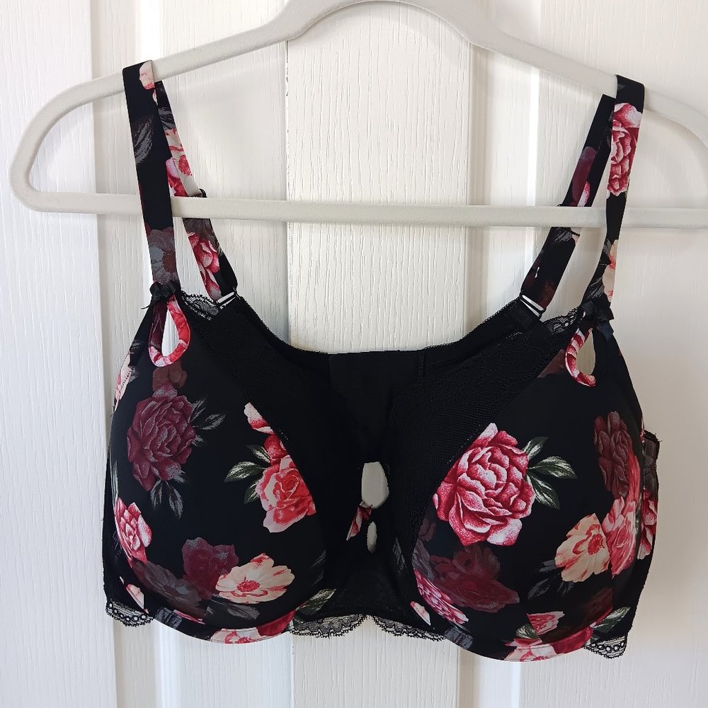 Torrid Black Floral T-Shirt LightlyLined Shine & Lace Ballet Back Bra Size 40DDD